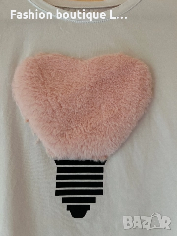 Бяла тениска с пухено розово сърце 95% памук 5% еластант S / M размер 🤍🩷🤍🩷🤍🩷🤍, снимка 2 - Тениски - 52186641