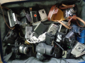 Продавам един куфар с фотоапарати , светкавици , обектив и куфар., снимка 6