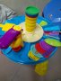 Маса за игра с пластелин и подарък, снимка 1 - Пластелини, моделини и пясъци - 39440715