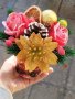 Метална кашпа,,Весели Празници"със два броя заскрежени сапунени рози и една сапунена коледна, снимка 1