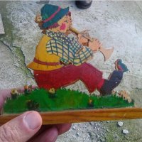 Дървен салфетник сувенир свирач, снимка 1 - Антикварни и старинни предмети - 43594030