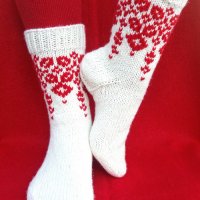 ,,Плетените чорапи на Баба Марта" - изплетени на 5 куки! Червени шевици!, снимка 2 - Други - 28115965