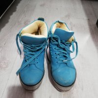 Зимни обувки, снимка 1 - Дамски боти - 38940037