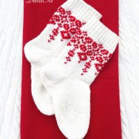 ,,Плетените чорапи на Баба Марта" - изплетени на 5 куки! Червени шевици!, снимка 9 - Други - 28115965
