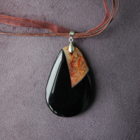 Колие с висулка от естествен камък ахат, снимка 1 - Колиета, медальони, синджири - 44900945