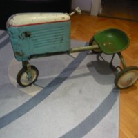 Търся/Купувам такива детски коли с педали, снимка 1 - Колекции - 18691268
