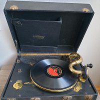 Стар американски грамофон с манивела Concert deLuxe, снимка 1 - Антикварни и старинни предмети - 40057876