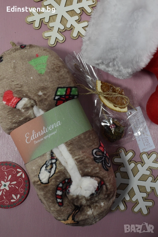 Коледни пухкави пантофи в бежово с ефектен принт, снимка 1