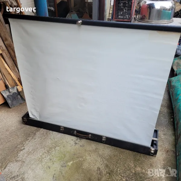 стар прожекционен екран в куфар, снимка 1