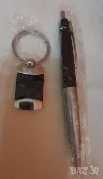 Комплект химикалка и ключодържател в подаръчна кутия, снимка 1