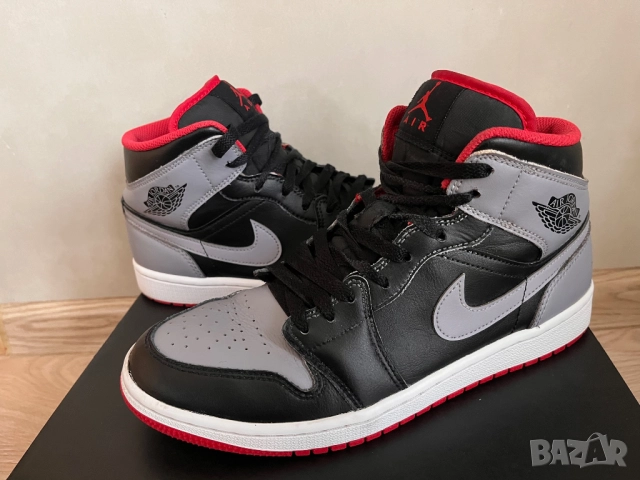 ОРИГИНАЛНИ Nike Air Jordan 1 mid в размер EUR42