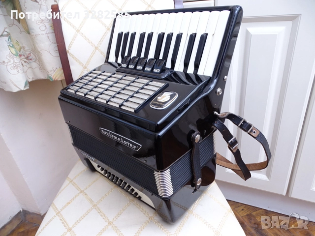 Акордеон Велтмайстер Стела 40 баса – перфектно състояние, снимка 8 - Акордеони - 52636666