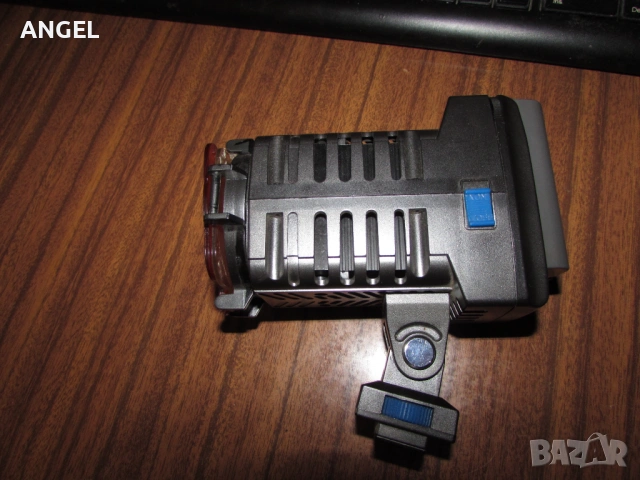 Лампа за видеокамера, снимка 3 - Светкавици, студийно осветление - 53016682