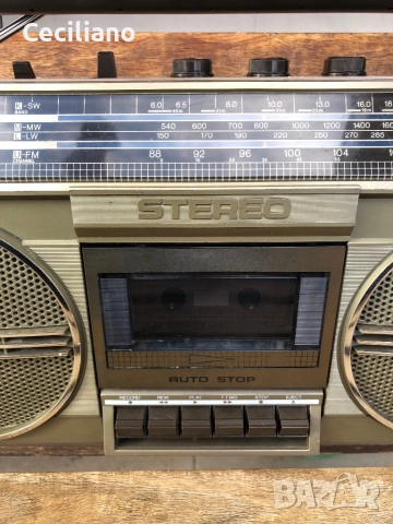 Радиокасетофон Sharp GF-4343 Vintage Boombox, снимка 2 - Радиокасетофони, транзистори - 52918745