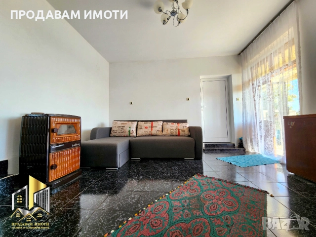 Продавам къща с два парцела, снимка 3 - Къщи - 51895155