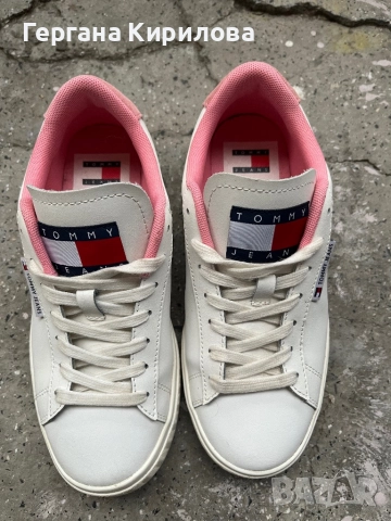 Дамски кецове