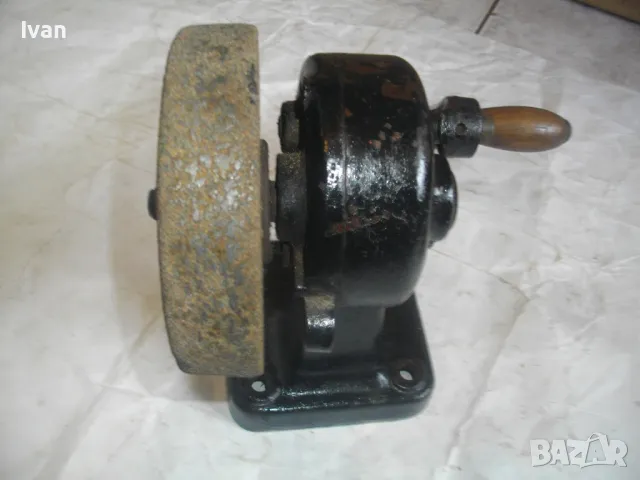 Ръчен ШМИРГЕЛ със собствена стойка Чугунен ф125мм Масивен 4,5 кг Старо качество Немски, снимка 8 - Други инструменти - 47364931