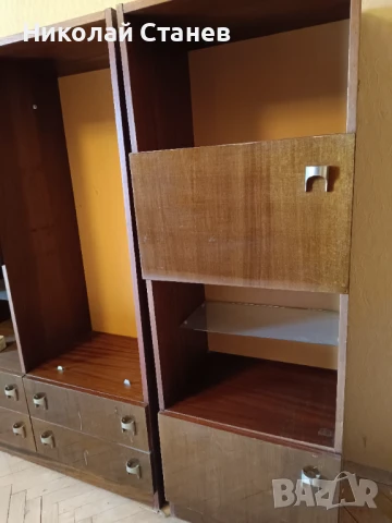 Продавам стара лакирана секция с две ракли, снимка 3 - Секции и витрини - 50431424