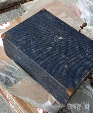 Старинен грамофон с манивела