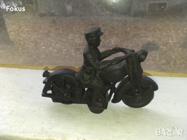 Моторист чугунена фигура статуетка