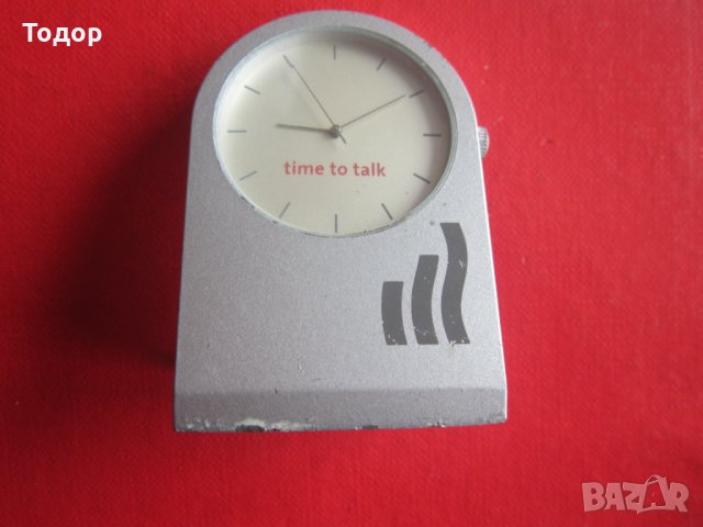 Модерен настолен часовник будилник 