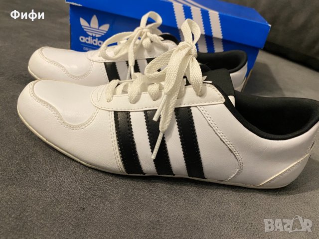 Дамски маратонки ADIDAS, снимка 2 - Маратонки - 34762139