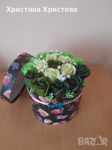 Голяма кутия със сапунени рози , снимка 1 - Изкуствени цветя - 38114729