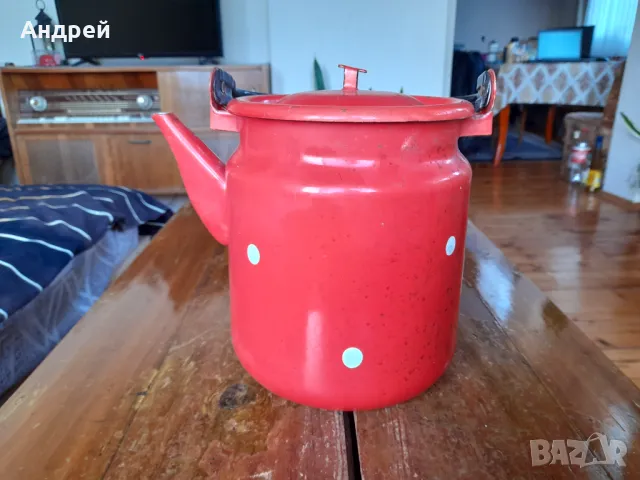 Стар емайлиран чайник #76