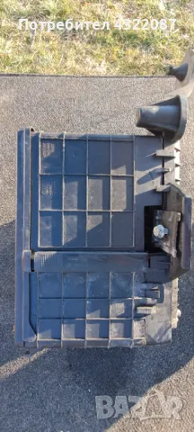 Дебитомер, въздушен филтър, кутия акомулатор VW Touran, снимка 2 - Части - 48812857