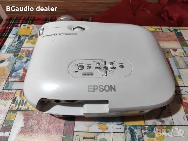 Прожектор Epson Emp-Tw700  554 часа на лампа, снимка 4 - Плейъри, домашно кино, прожектори - 49609932