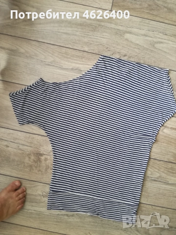 Продавам дамска фланелка-модел "голо рамо "с моряшка шарка, снимка 2 - Тениски - 52110329