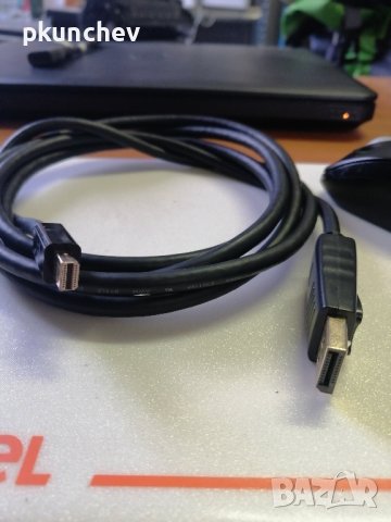 кабел mini DisplayPort към DP. 