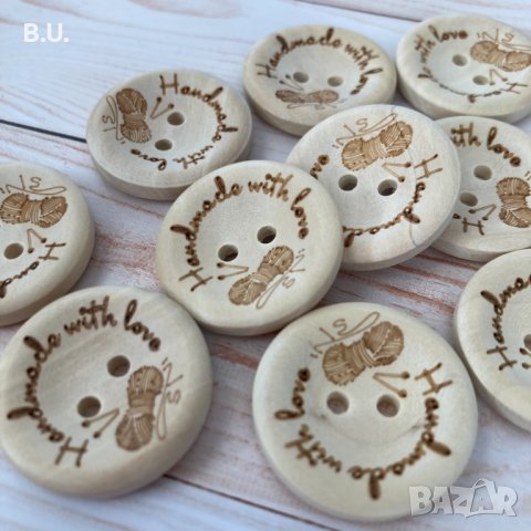 25 броя дървени копчета с надпис "Handmade with love" за вашите плетива, снимка 1 - Други - 43019945