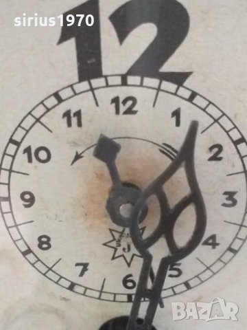 Рядък юнгханс с релефен циферблат, снимка 4 - Стенни часовници - 27874349