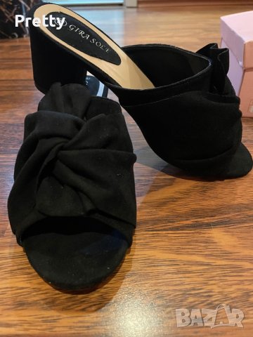 Черни велурени чехли на ток