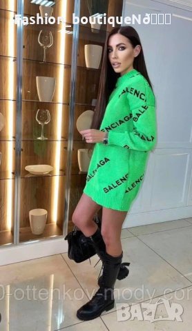 Дамски пуловер с надписи - в зелен цвят  