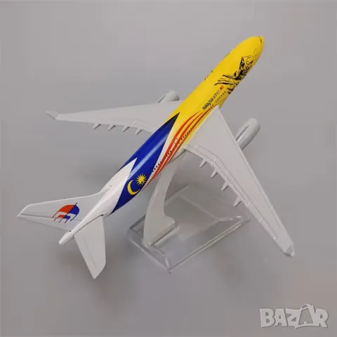 Еърбъс 330 самолет модел макет Malaysia Airlines метален самолетен билет, снимка 4 - Други - 49441391