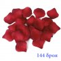 2680 Изкуствени червени листенца от рози за романтика, 144 броя