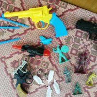 Лот играчки-пистолети, войници, снимка 1 - Коли, камиони, мотори, писти - 33277580