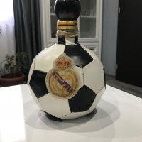 Колекционерска бутилка на Real Madrid, снимка 1 - Фен артикули - 38759319