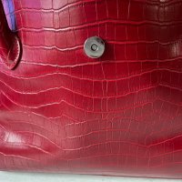 Нова червена чанта с ефект крокодилска кожа ❤️❤️❤️, снимка 6 - Чанти - 43887186