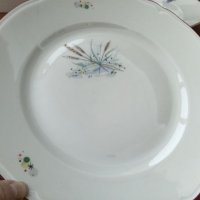 Стар български порцелан сервиз за хранене чинии , снимка 1 - Антикварни и старинни предмети - 33434319