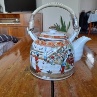 Стар порцеланов чайник, снимка 1 - Антикварни и старинни предмети - 40874284