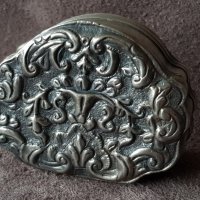 Българска възрожденска сребърна кутийка за емфие 19 век, снимка 1 - Антикварни и старинни предмети - 33066816