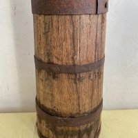 Стара, дървена бучка с метален обков, снимка 2 - Антикварни и старинни предмети - 43924339