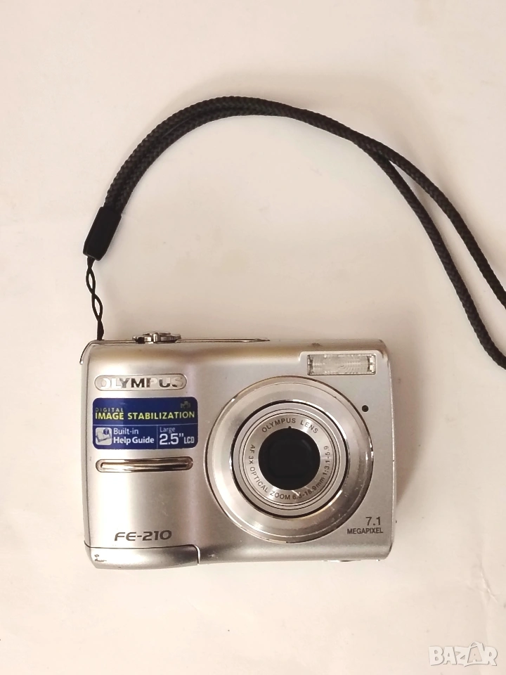 Фотоапарат Olympus FE-210 със счупен екран – за ремонт или части, снимка 1