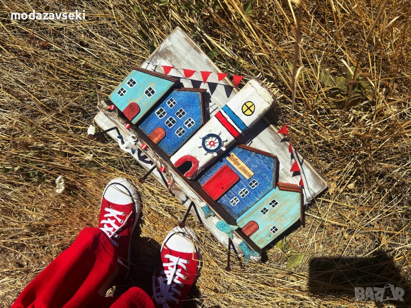 Дървена ръчно изработена закачалка морски къщички, снимка 1