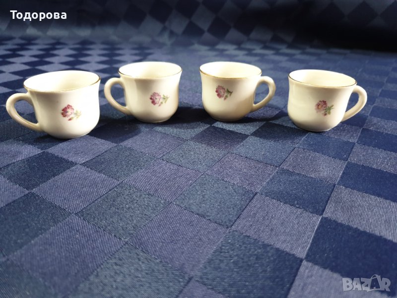Порцеланови чашки за греяна ракия със златен кант на Български производител - 4 броя, снимка 1