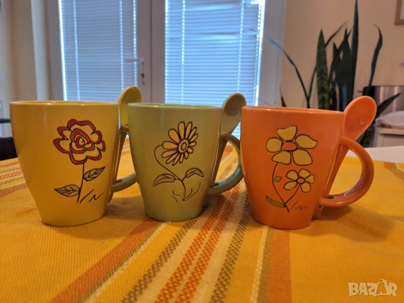 Три чаши за чай или кафе с лъжички нови, снимка 1