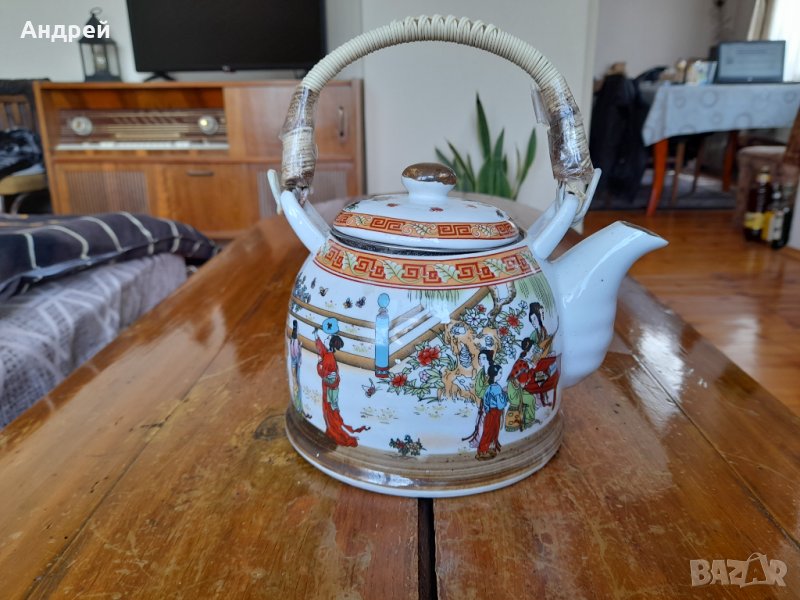 Стар порцеланов чайник, снимка 1